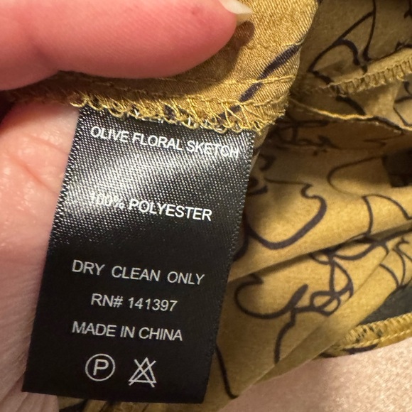 ASTR the label Asymmetrical Collared Floral Wrap Top Olive Floral Sketch Large - Picture 9 of 9